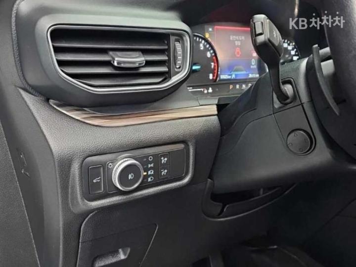 Ford Explorer Gasoline Turbo 2.3 AWD Limited 10