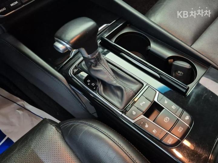 Kia K7 Hybrid Prestige Base Type 9