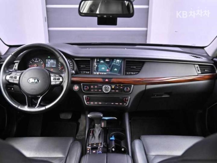 Kia K7 3.3 GDI Noblesse 8
