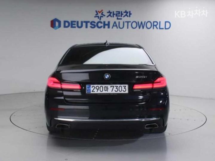 BMW 5 Series G30 520i Luxury 5