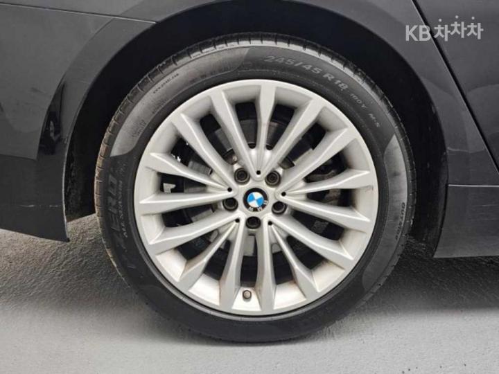 BMW 5 Series G30 520i Luxury 6