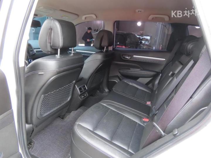 Renault QM6 2.0 LPe 2WD RE Signature 9