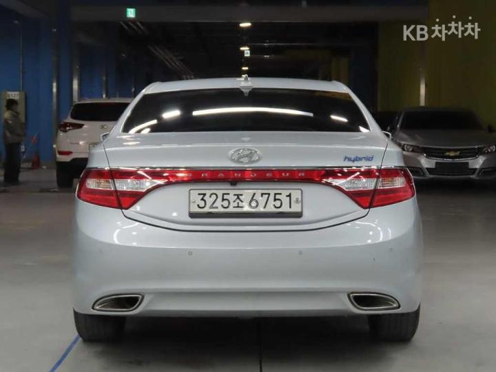 Hyundai Grandeur Hybrid Premium 4