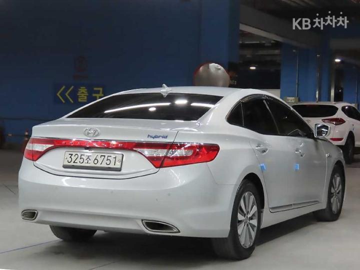 Hyundai Grandeur Hybrid Premium 5
