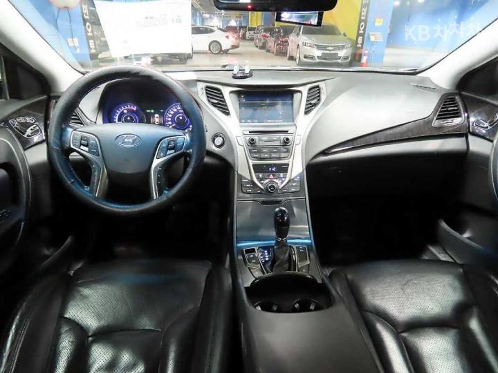 Hyundai Grandeur Hybrid Premium 6