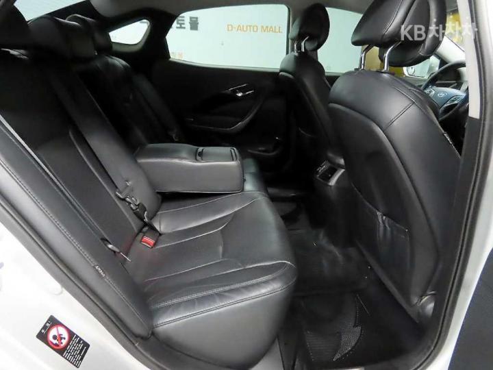 Hyundai Grandeur Hybrid Premium 10