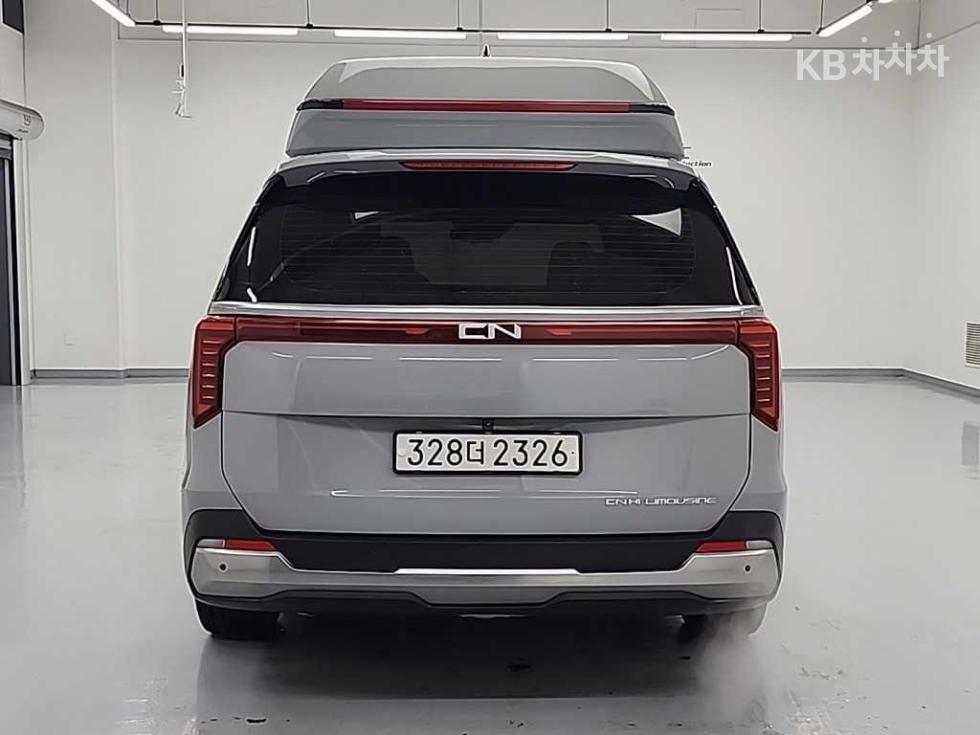 2023 Kia 4 photo