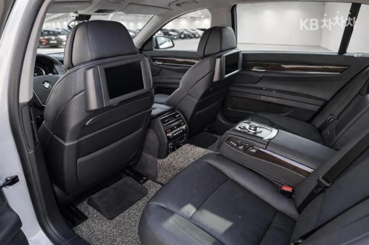 BMW 7 Series New 750Li Base Type 8