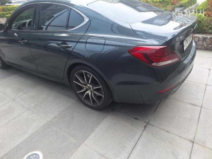 Genesis G70 2.0T AWD Sport Package 8