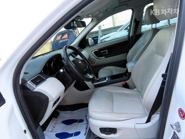 Land Rover Discovery Sport 2.0 TD4 SE 6