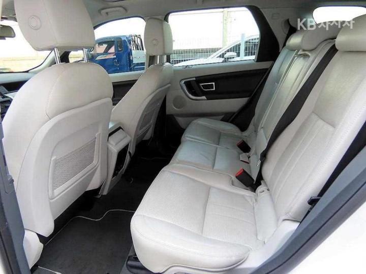 Land Rover Discovery Sport 2.0 TD4 SE 7