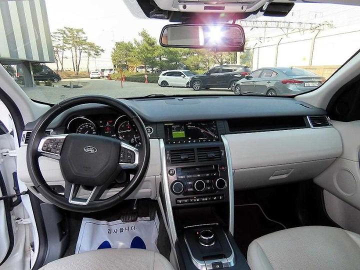 Land Rover Discovery Sport 2.0 TD4 SE 8