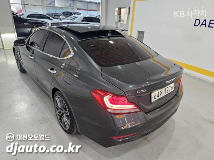 Genesis G70 2.0T AWD Supreme 6