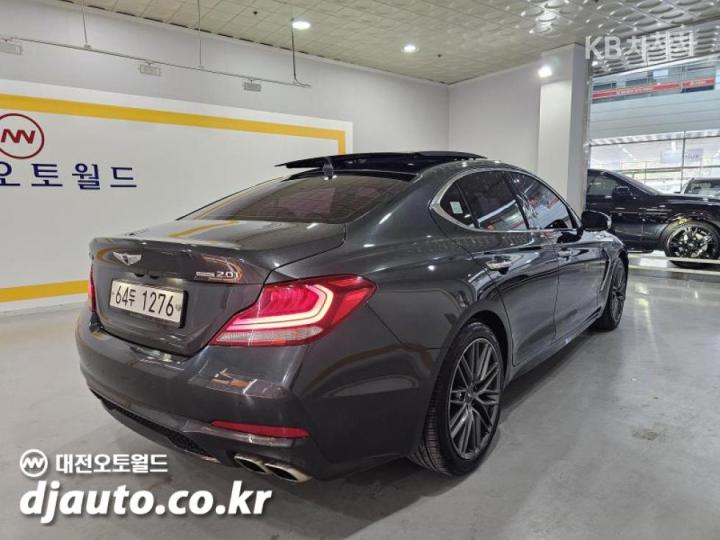 Genesis G70 2.0T AWD Supreme 8