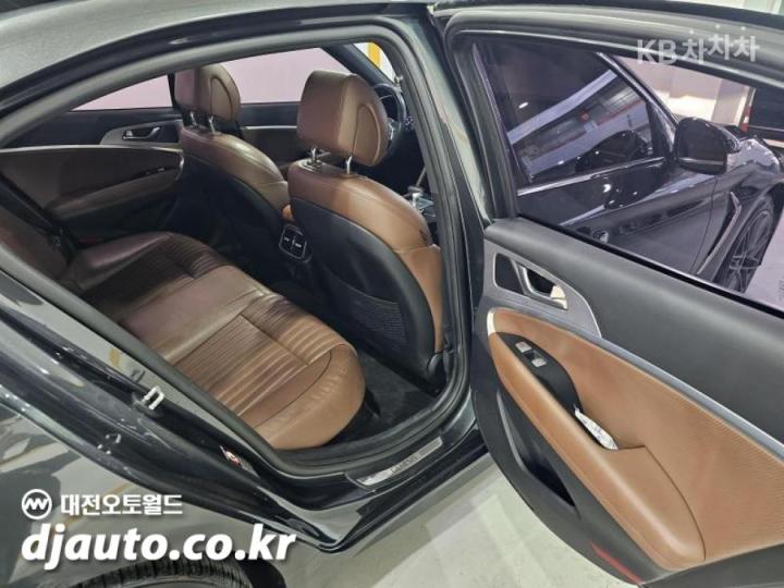 Genesis G70 2.0T AWD Supreme 9