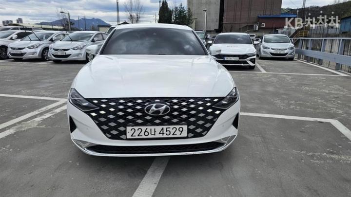 Hyundai Grandeur LPi 3.0 Premium 3