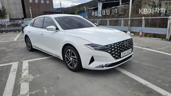 Hyundai Grandeur LPi 3.0 Premium 4