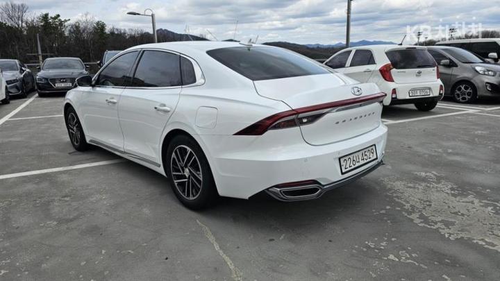 Hyundai Grandeur LPi 3.0 Premium 7