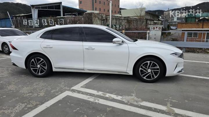 Hyundai Grandeur LPi 3.0 Premium 8