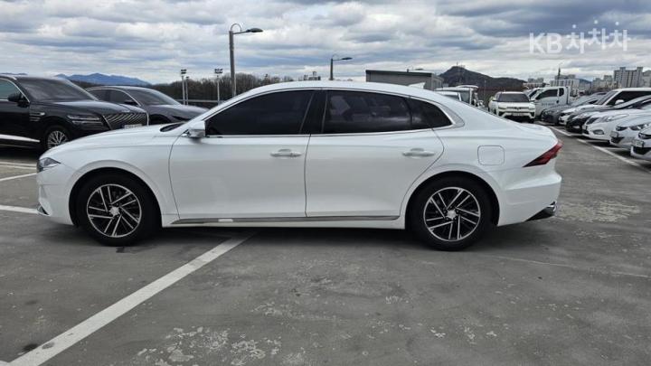Hyundai Grandeur LPi 3.0 Premium 9