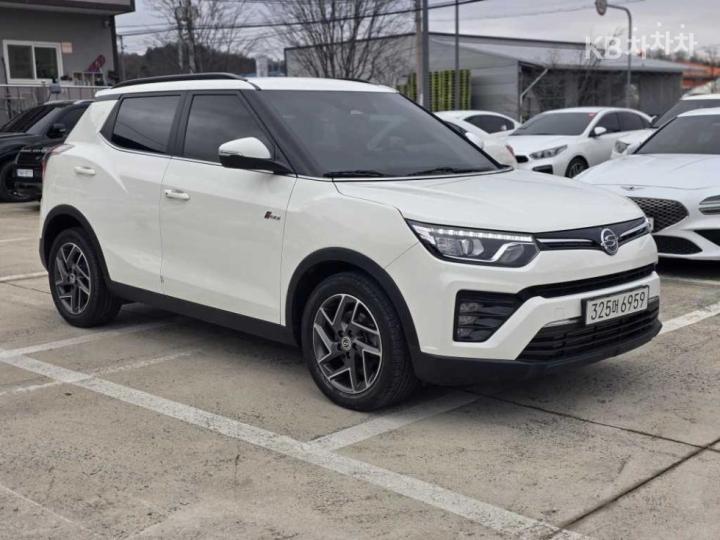 KG Mobility (Ssangyong) Tivoli Gasoline V3 2WD Base Type 4