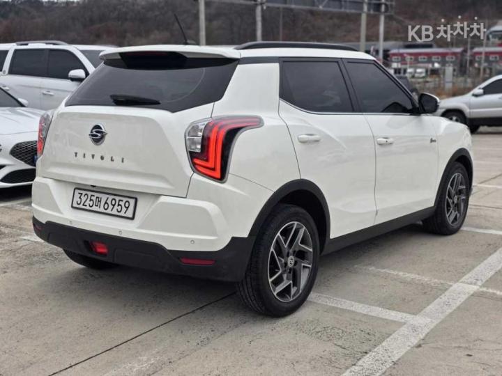 KG Mobility (Ssangyong) Tivoli Gasoline V3 2WD Base Type 5