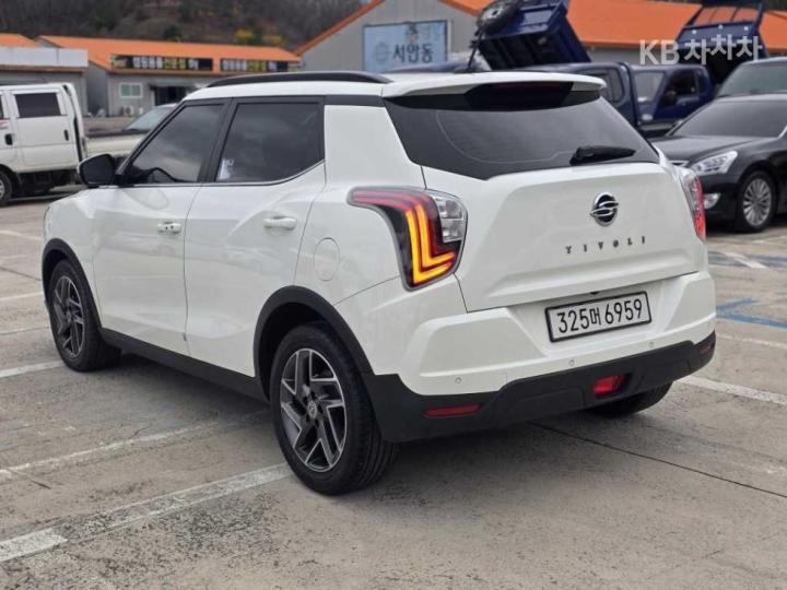 KG Mobility (Ssangyong) Tivoli Gasoline V3 2WD Base Type 7