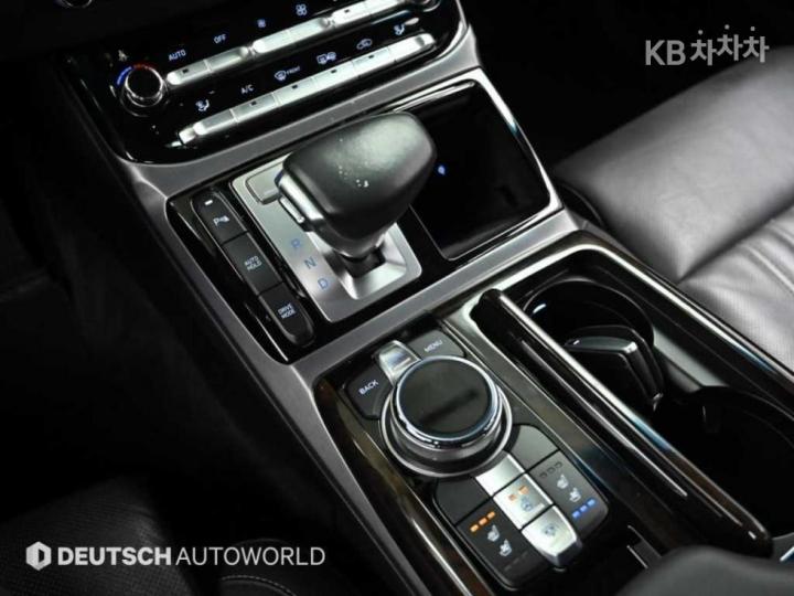 Genesis EQ900 3.8 GDI Luxury 10