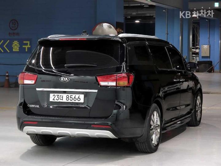Kia Carnival 2.2 Diesel Prestige 8