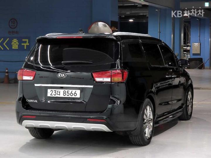 Kia Carnival 2.2 Diesel Prestige 9