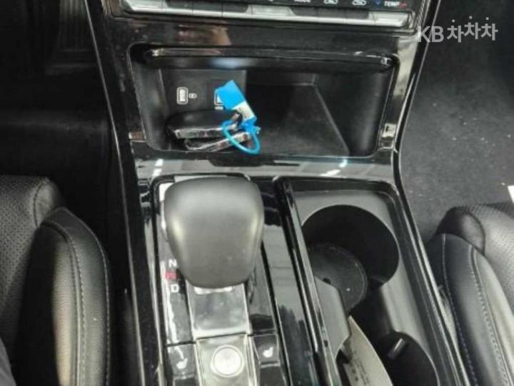 Kia K7 Premier 3.0 LPi Trendy 7