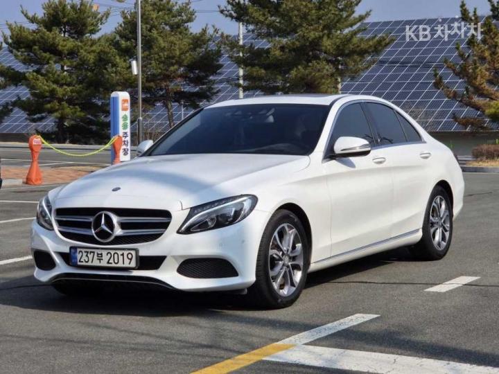 Mercedes-Benz C-Class C220d Avantgarde W205 3