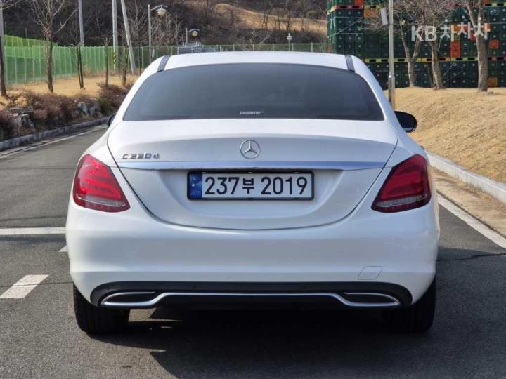 Mercedes-Benz C-Class C220d Avantgarde W205 4