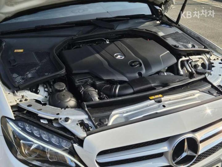 Mercedes-Benz C-Class C220d Avantgarde W205 6