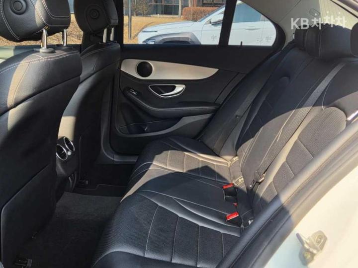 Mercedes-Benz C-Class C220d Avantgarde W205 9