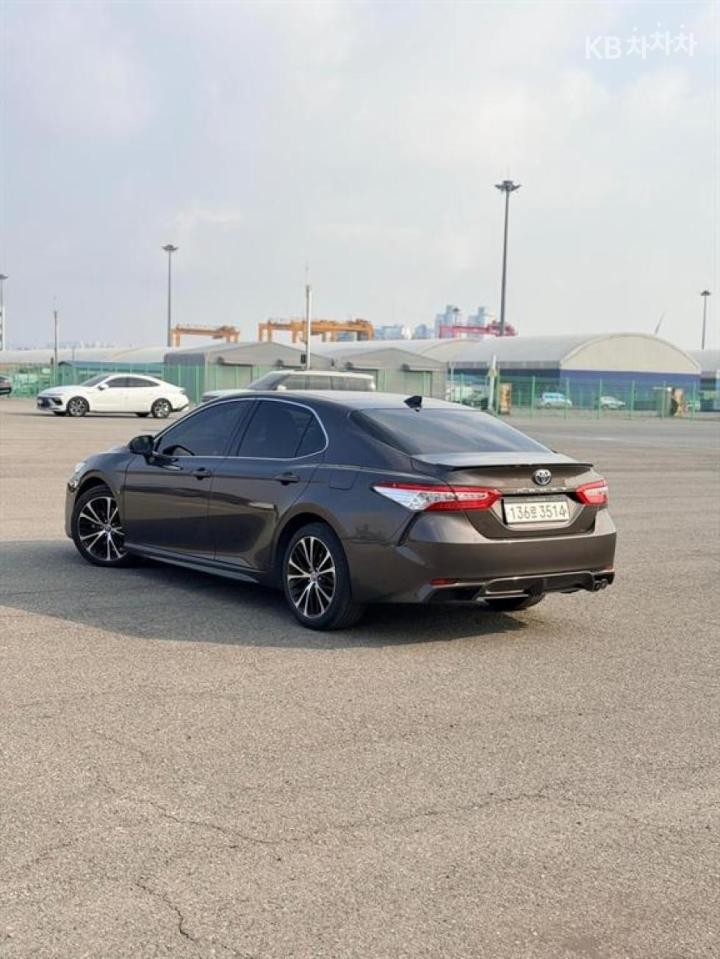 Toyota Camry XV70 2.5 Base Type 4