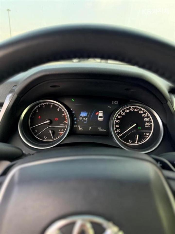 Toyota Camry XV70 2.5 Base Type 6