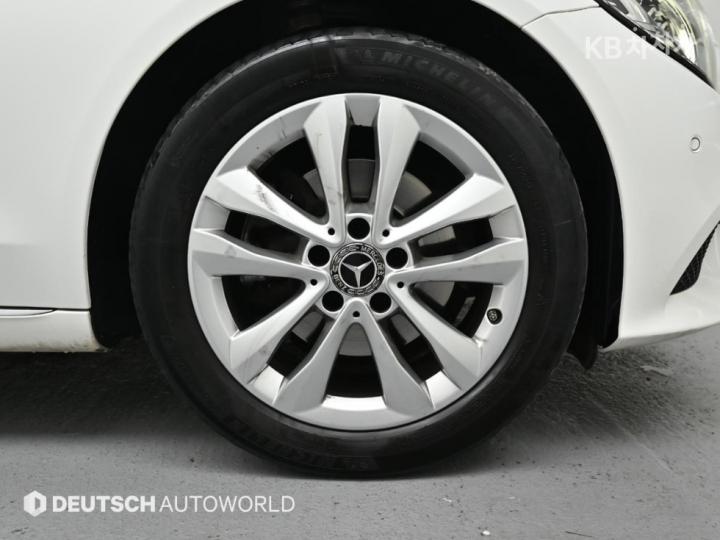 Mercedes-Benz C-Class C220d Avantgarde W205 6