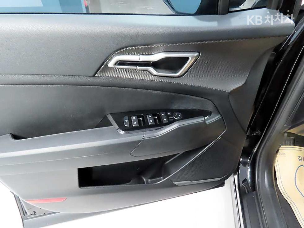 2022 - kia sportage