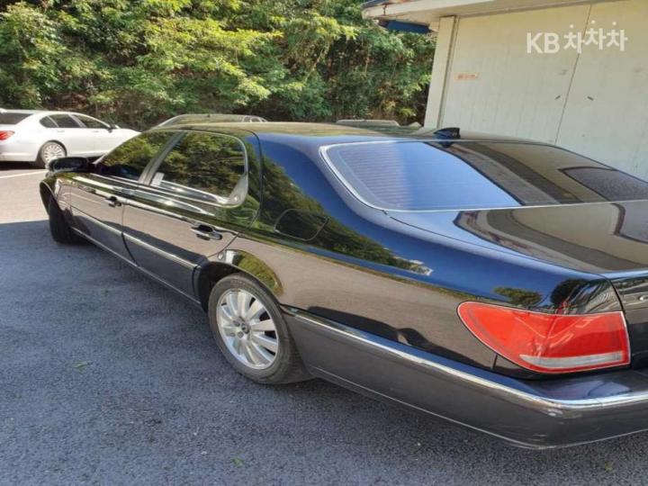 KG Mobility (Ssangyong) Chairman H 600S Top Model 3