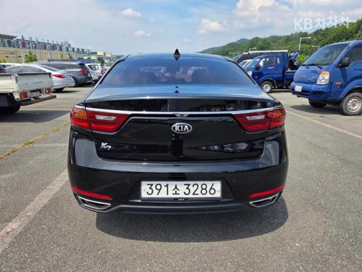 Kia K7 3.0 LPi Luxury 4