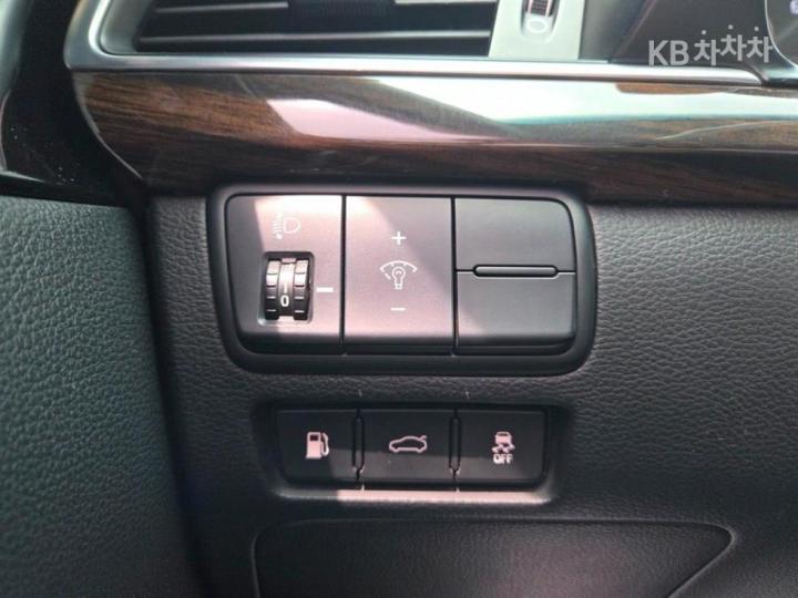 Kia K7 3.0 LPi Luxury 9