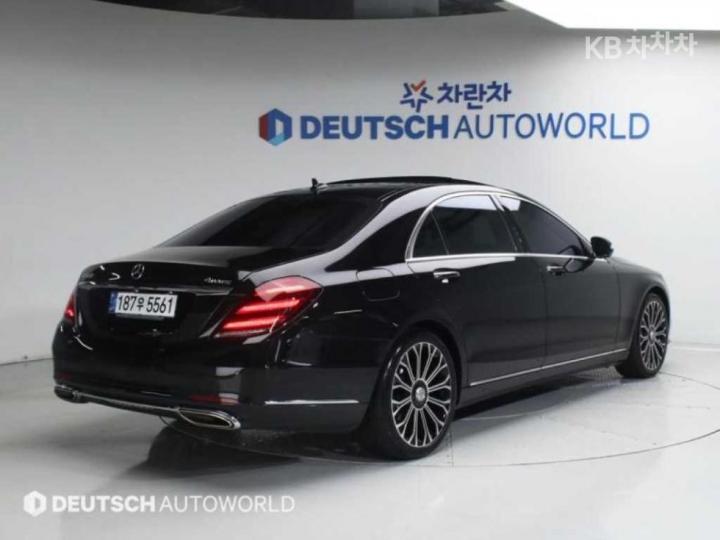 Mercedes-Benz S-Class New S560L 4MATIC 3