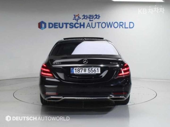 Mercedes-Benz S-Class New S560L 4MATIC 5