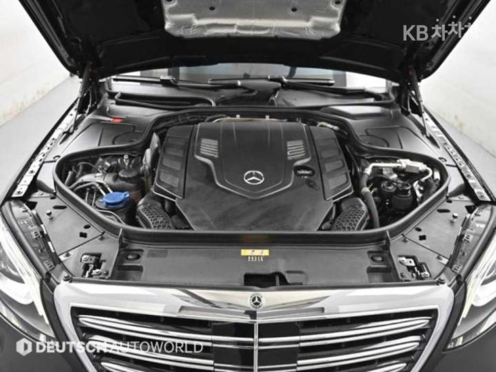 Mercedes-Benz S-Class New S560L 4MATIC 7