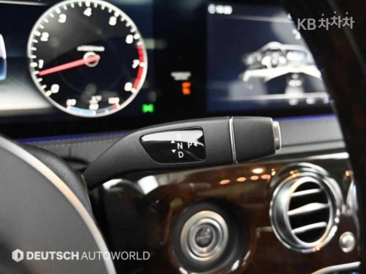 Mercedes-Benz S-Class New S560L 4MATIC 10