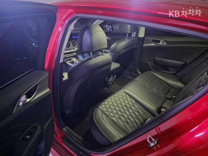 Kia Stinger Meister 2.5 Gasoline Turbo 2WD Masters 8