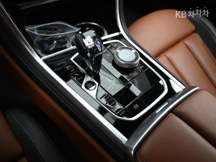 BMW 8 Series G15 M850i xDrive Coupe Base Type 10