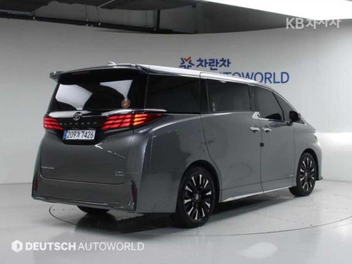 Toyota Alphard AH30 2.5 HEV AWD Base Type 3