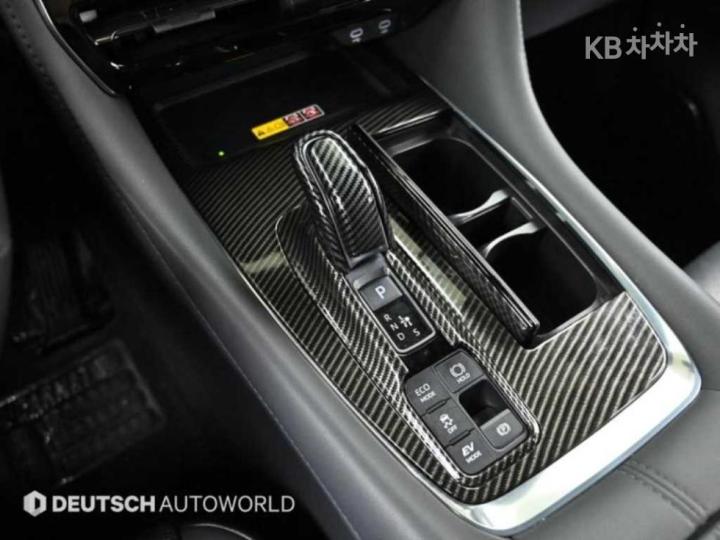 Toyota Alphard AH30 2.5 HEV AWD Base Type 10